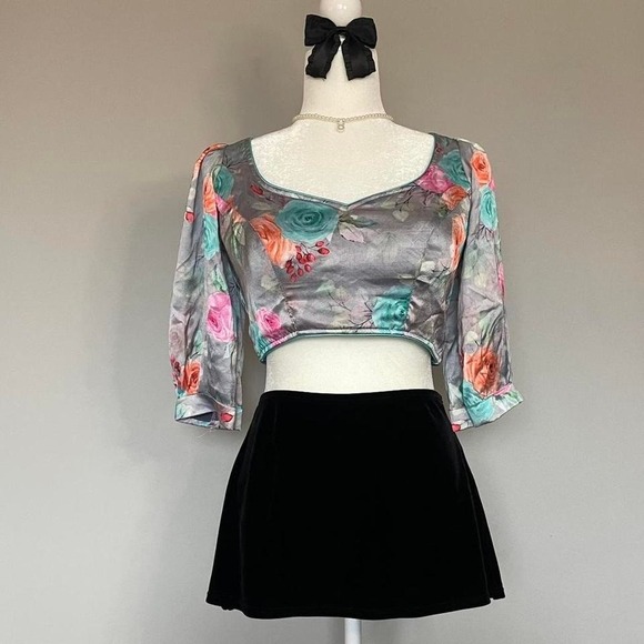 The Unbranded Brand Tops - Vintage Floral Silk Bow Tie Back Crop Top